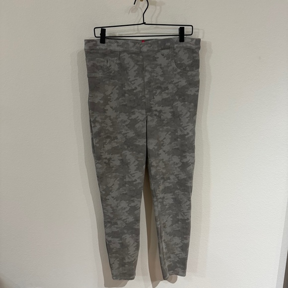 SPANX Pants - Spanx Leggings Women's Size 1X Grey Camo Jeanish Ankle Pull On Casual Stretch